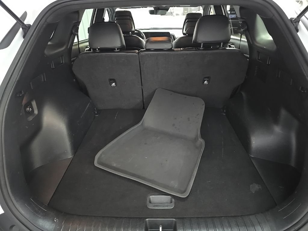 Used 2023 White Kia X-Line image 10