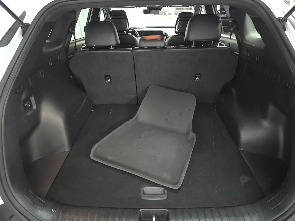 Used 2023 White Kia X-Line image 10
