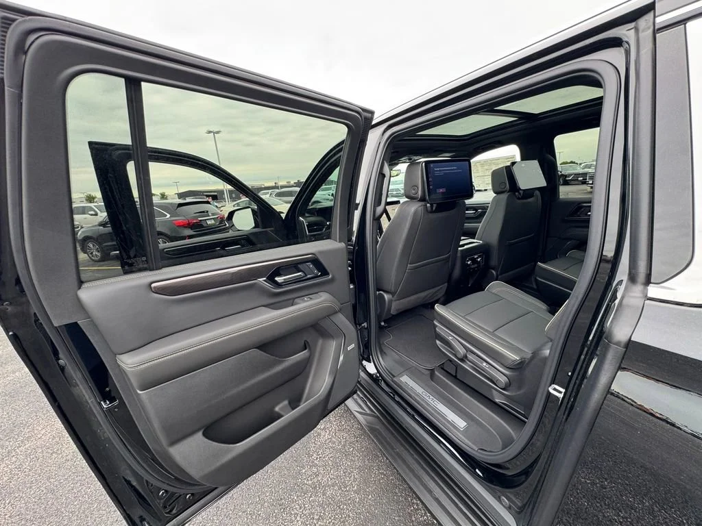 New 2026 Onyx Black GMC Elevation image 23