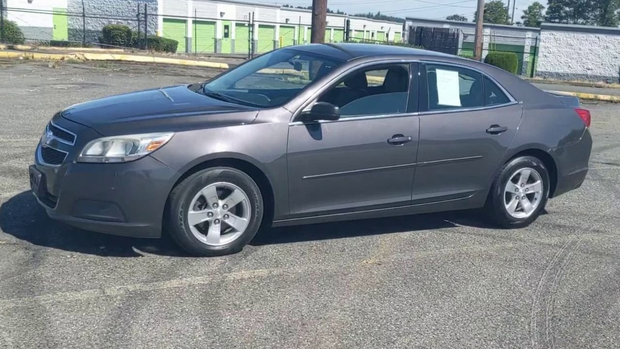 2013 Chevrolet Malibu LS photo 2