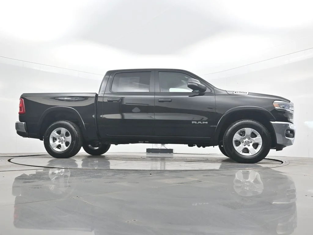 New 2026 Diamond Black Crystal Pearl-Coat Exterior Paint RAM Big Horn/Lone Star image 38