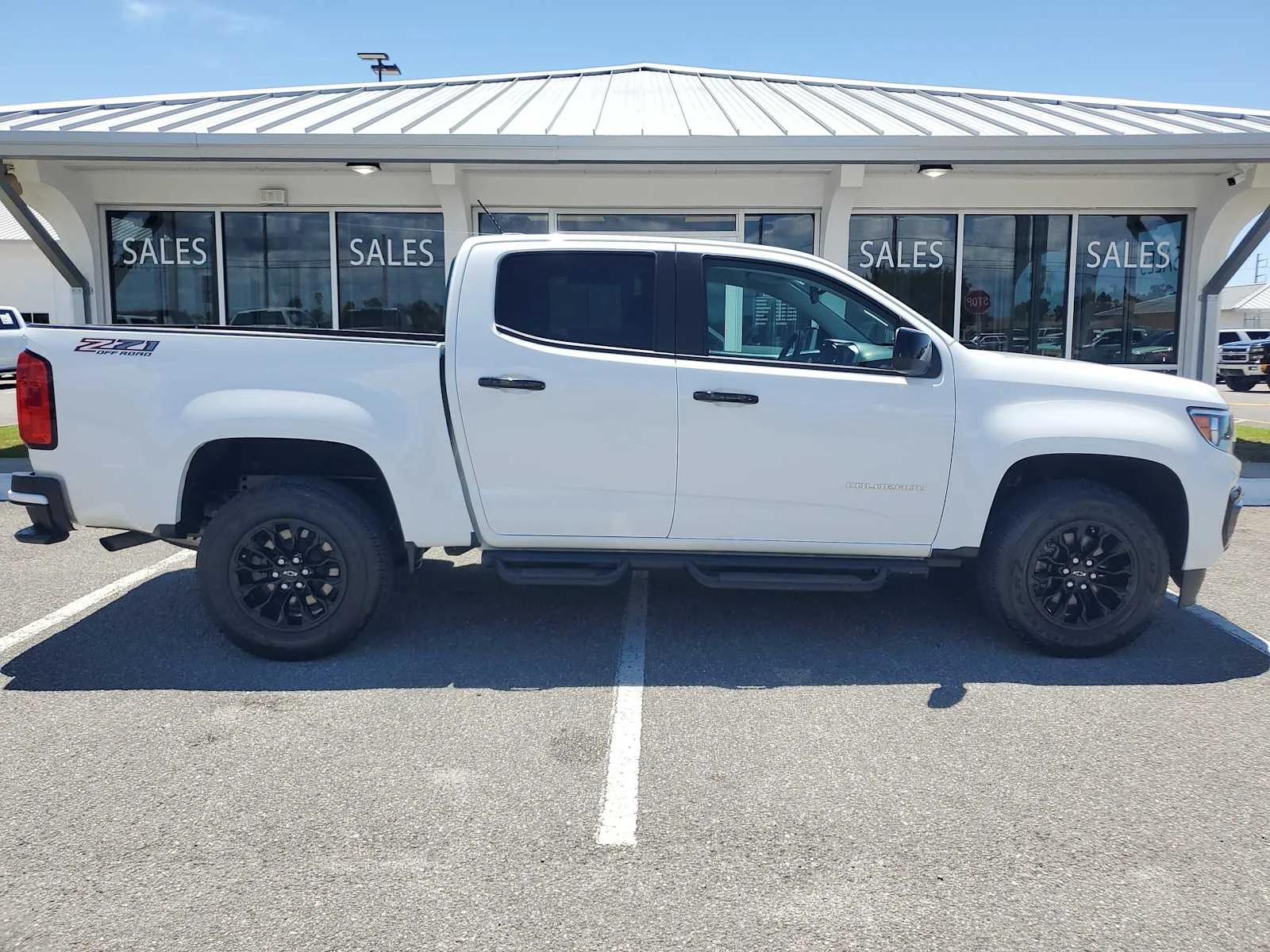 Used 2021 SUMMIT WHITE Chevrolet 4WD Z71 image 9