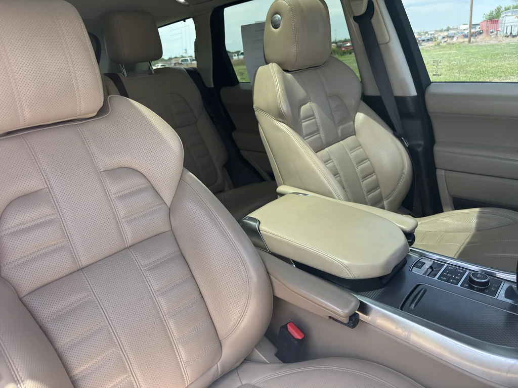 Used 2017 Silicon Silver Metallic Land Rover Autobiography image 18