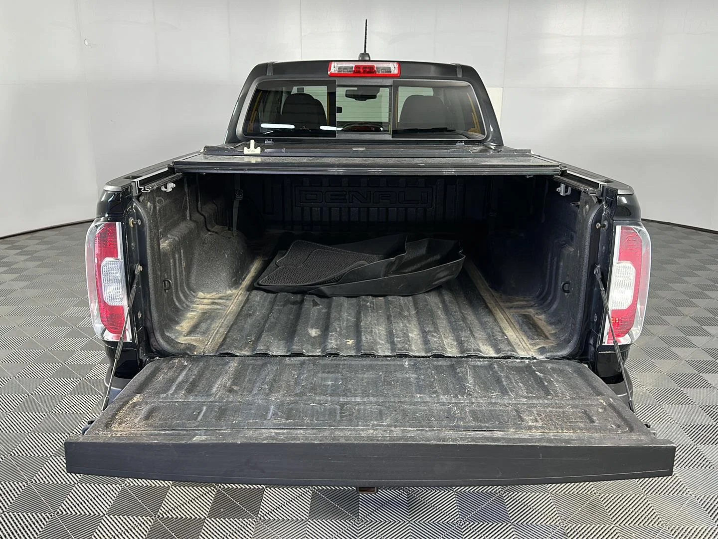Used 2022 Onyx Black GMC 4WD Denali image 25