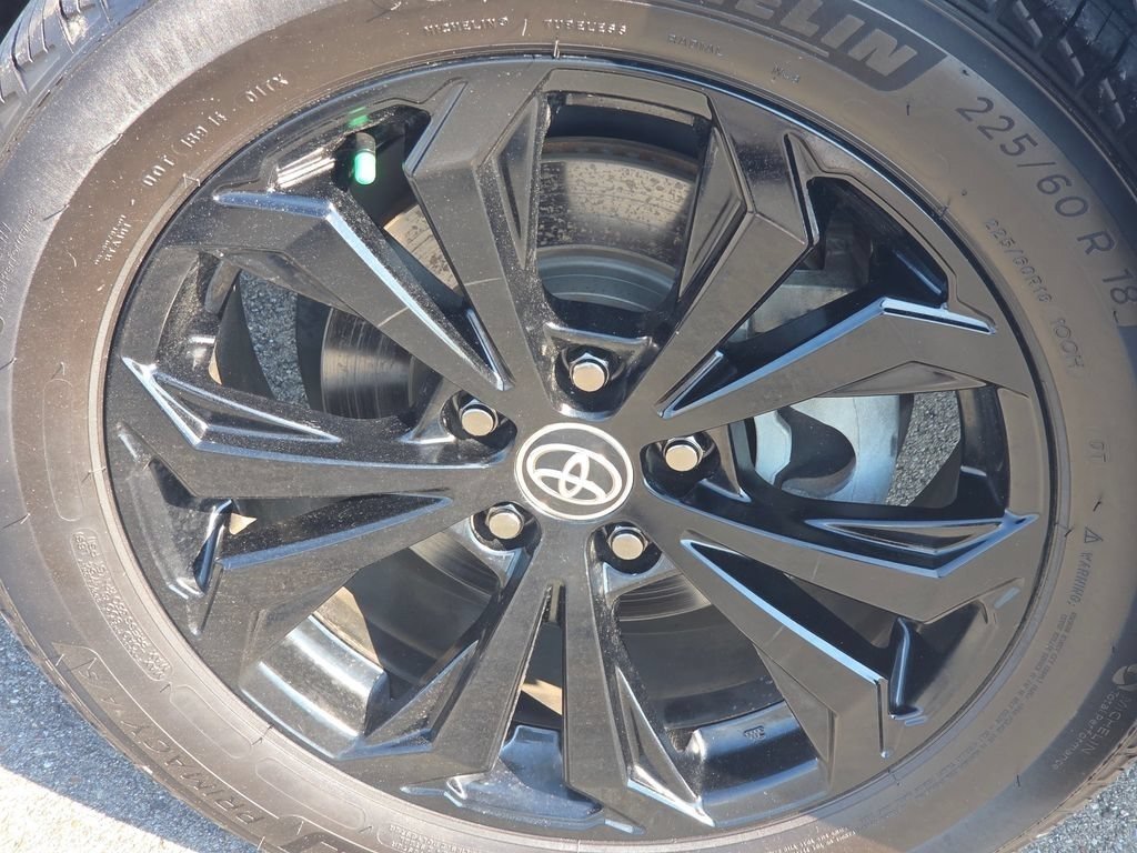 2022 Toyota RAV4 SE - Photo 18