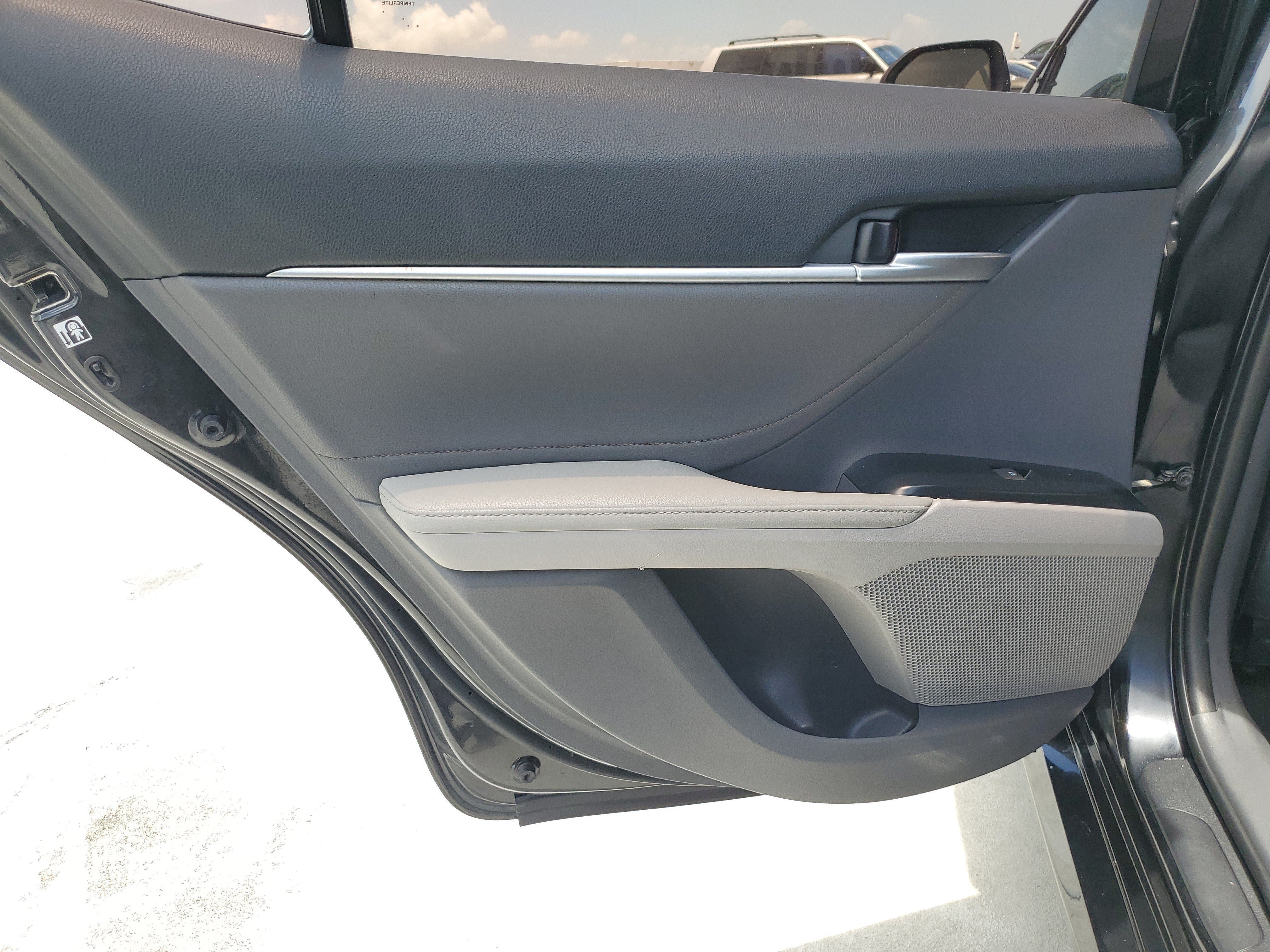 Used 2018 Midnight Black Metallic Toyota XLE image 16
