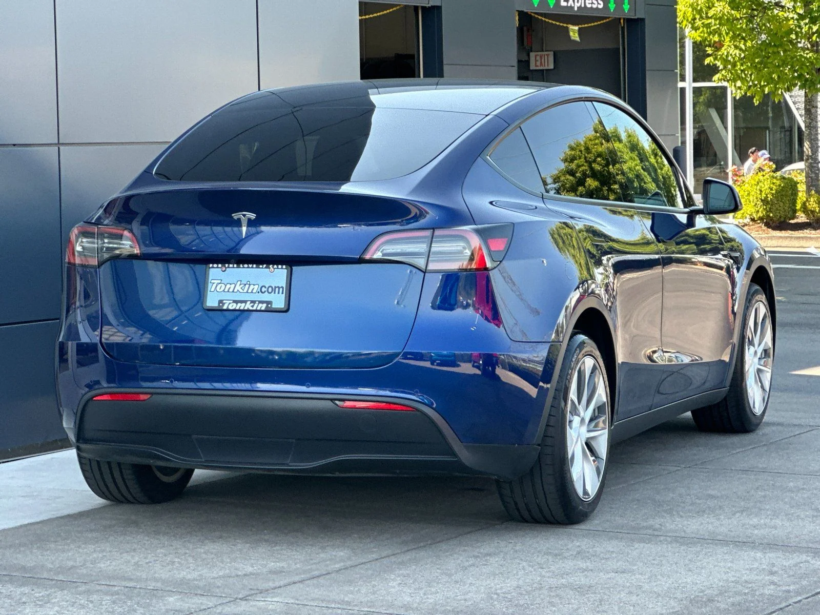 Used 2022 Blue Tesla Long Range image 3