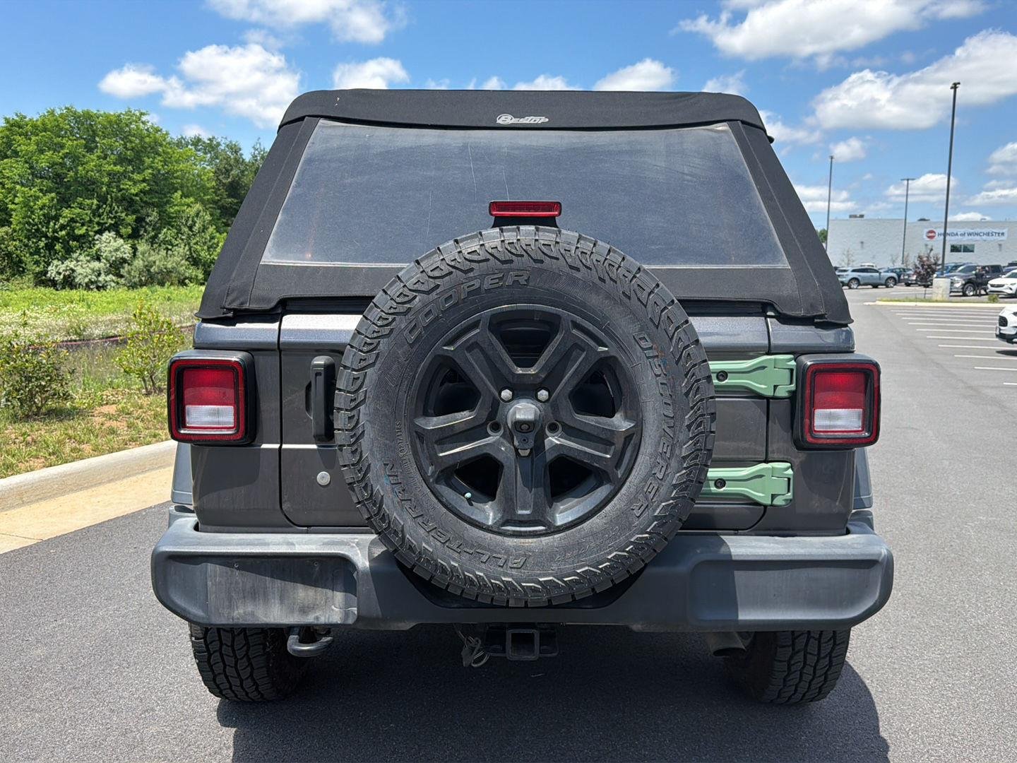 Used 2018 Granite Crystal Metallic Clearcoat Jeep Sport S image 2
