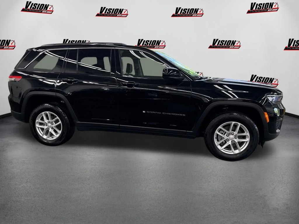 Used 2023 Black Jeep Laredo image 4