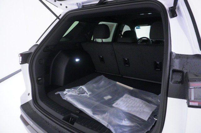 2027 Chevrolet Equinox LT - Photo 8