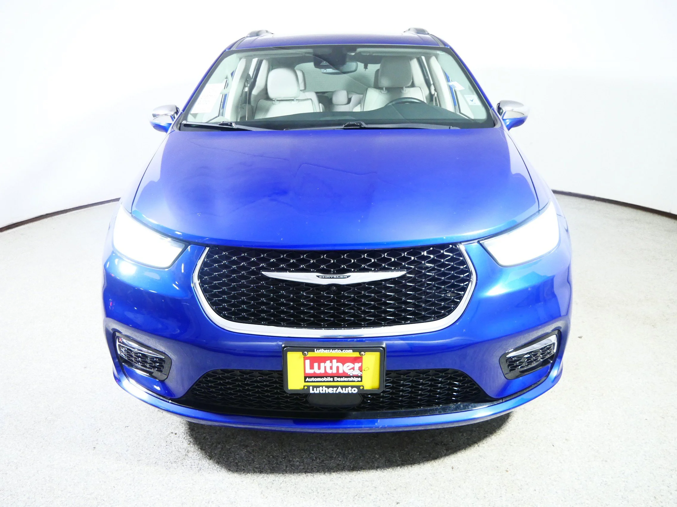 Used 2021 Fathom Blue Pearlcoat Chrysler Limited image 2