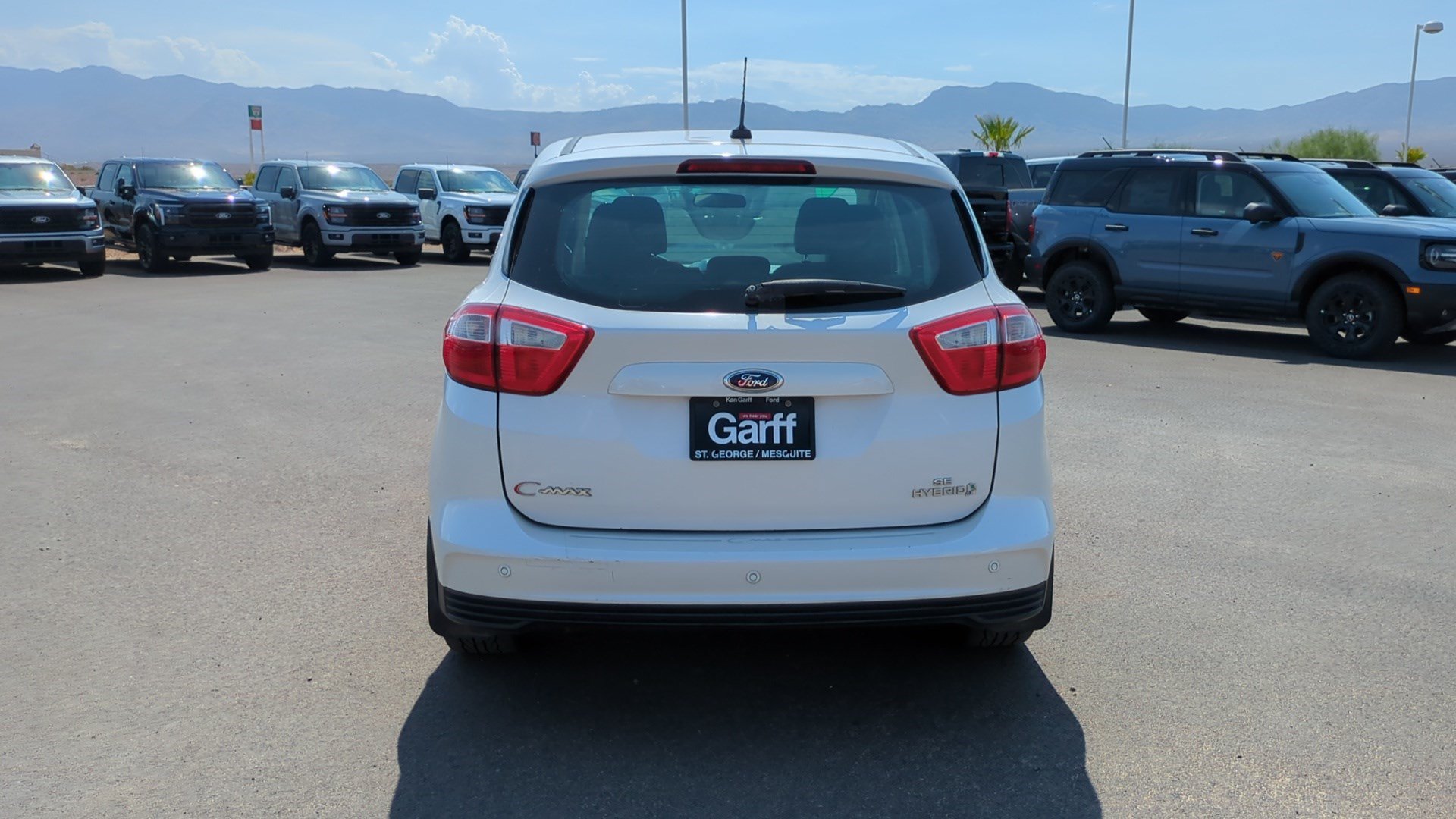Used 2015 White Platinum Clearcoat Metallic Ford SE image 4