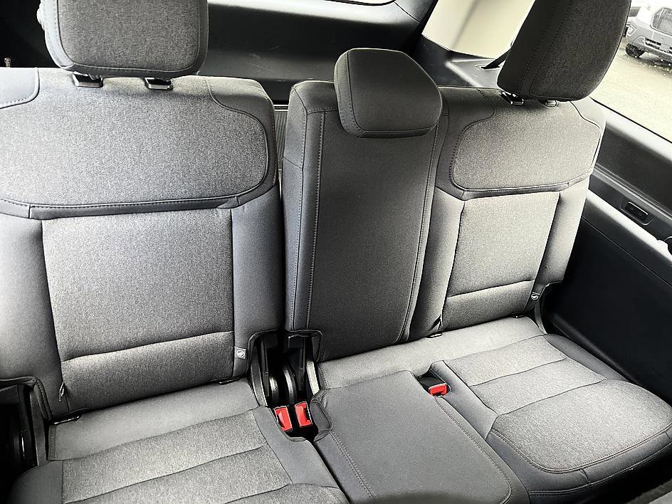 Used 2025 Oxford White Ford Active image 23