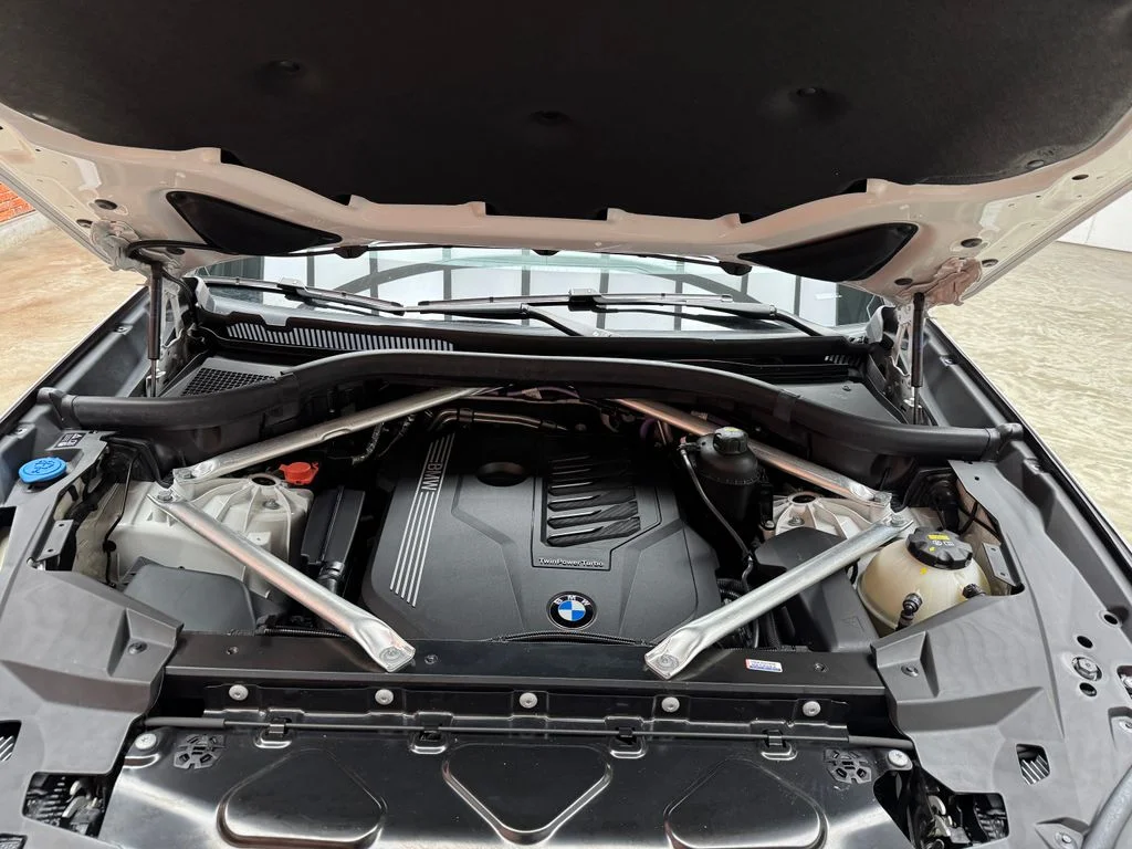 Used 2022 White BMW xDrive40i image 26