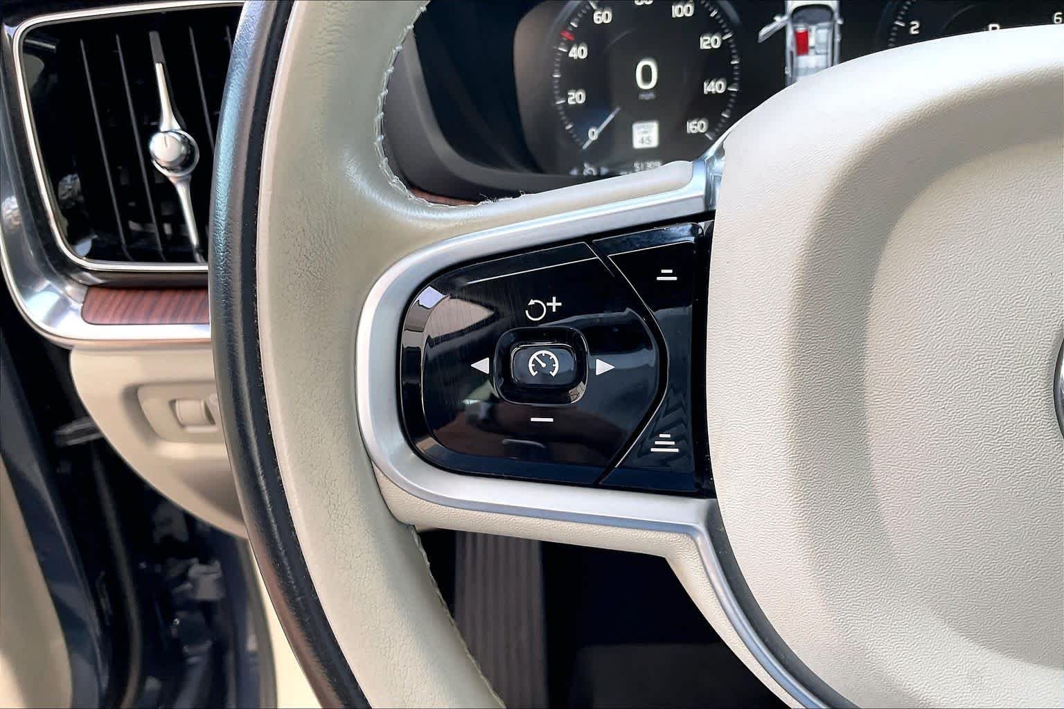 Used 2019 Denim Blue Metallic Volvo Momentum image 24