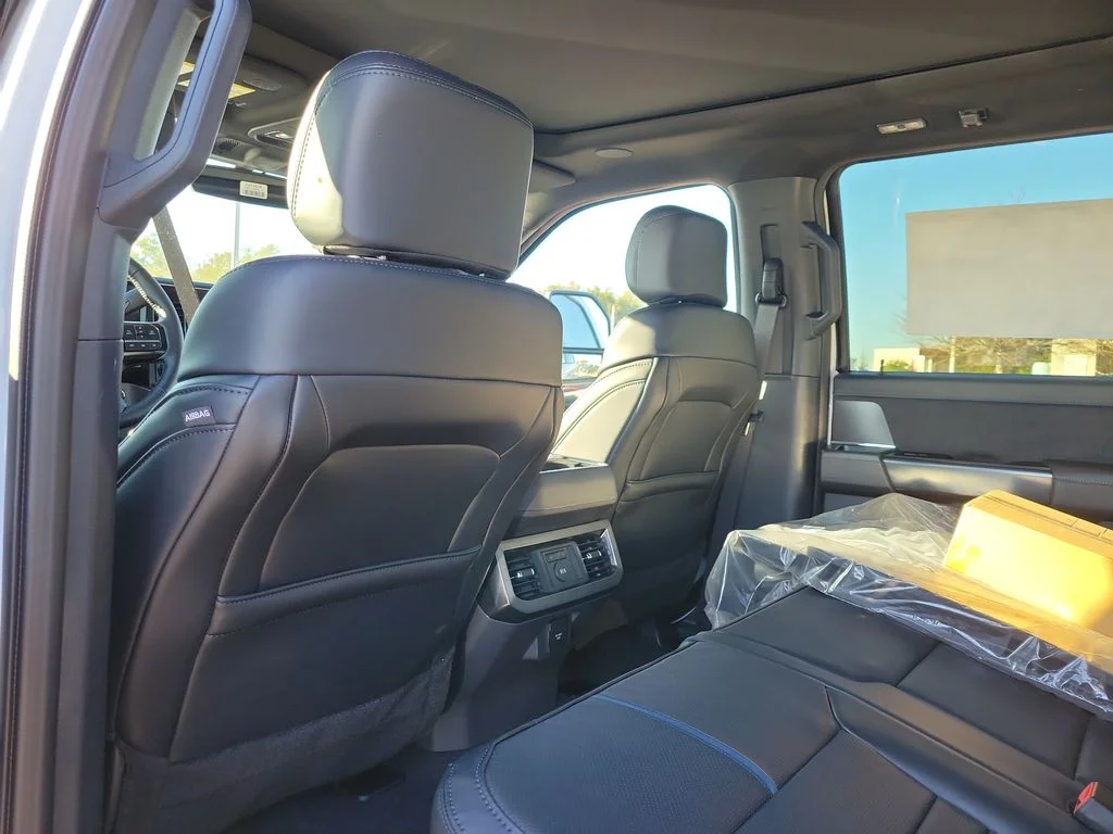 2026 Ford F-250 Super Duty Platinum - Photo 9
