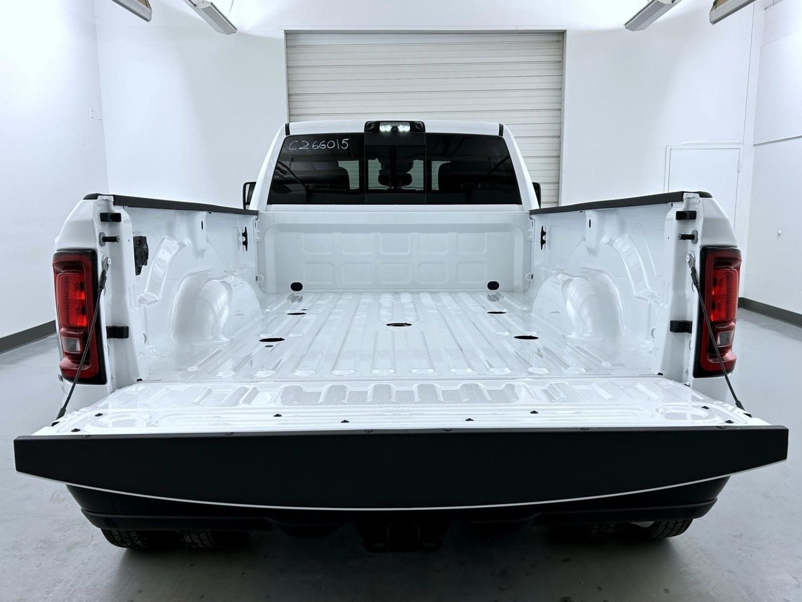 New 2026 Bright White Clearcoat RAM Tradesman image 21