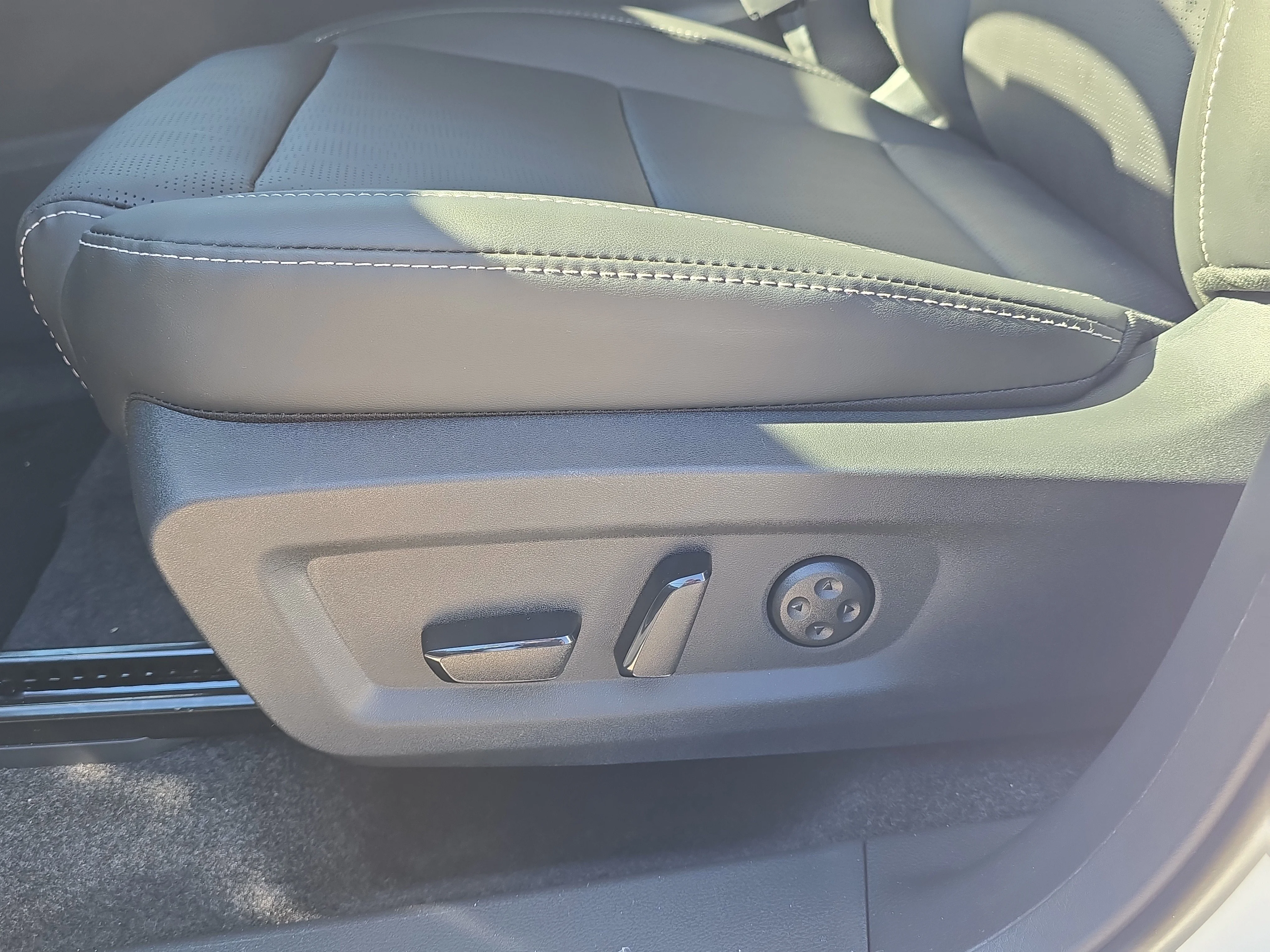 New 2026 Everest White Pearl TriCoat Nissan Platinum image 22