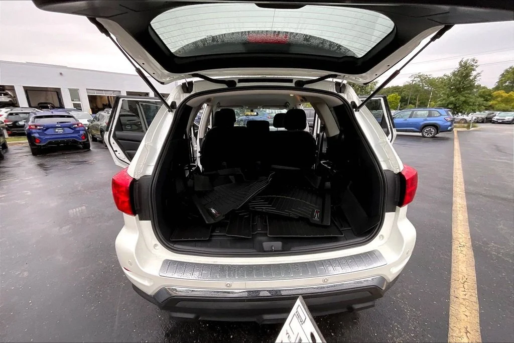 Used 2018 White Nissan SV image 31