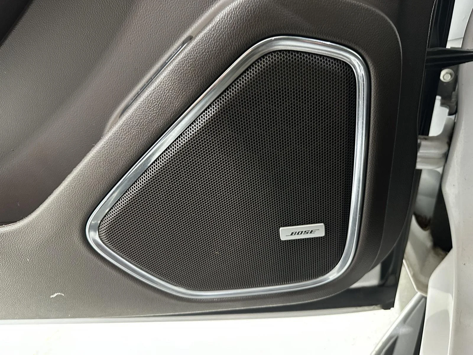Used 2016 WHITE FROST TRICOAT GMC Denali image 24