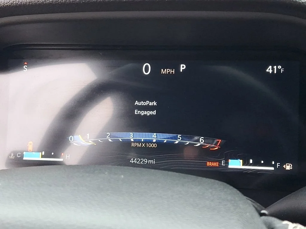 Used 2023 Diamond Black Crystal Pearlcoat Jeep Limited image 26
