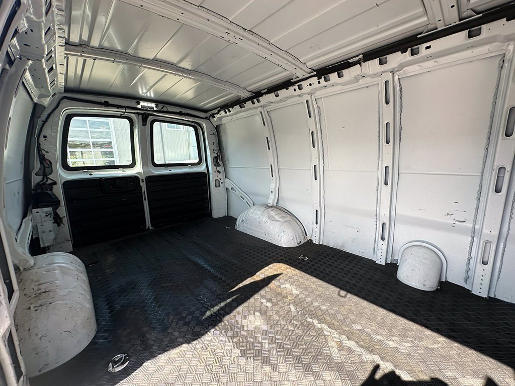 Used 2019 White GMC Work Van image 21
