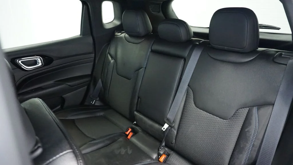 New 2026 Diamond Black Crystal Pearlcoat Jeep Latitude image 28