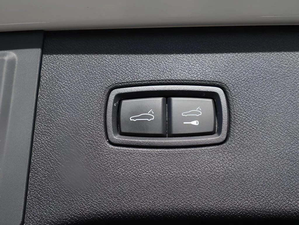 Used 2025 White Porsche  image 18