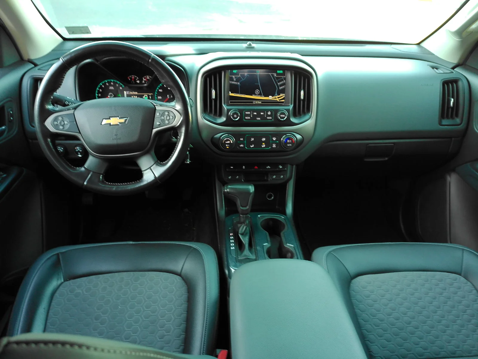 Used 2016 Black Chevrolet Z71 image 19