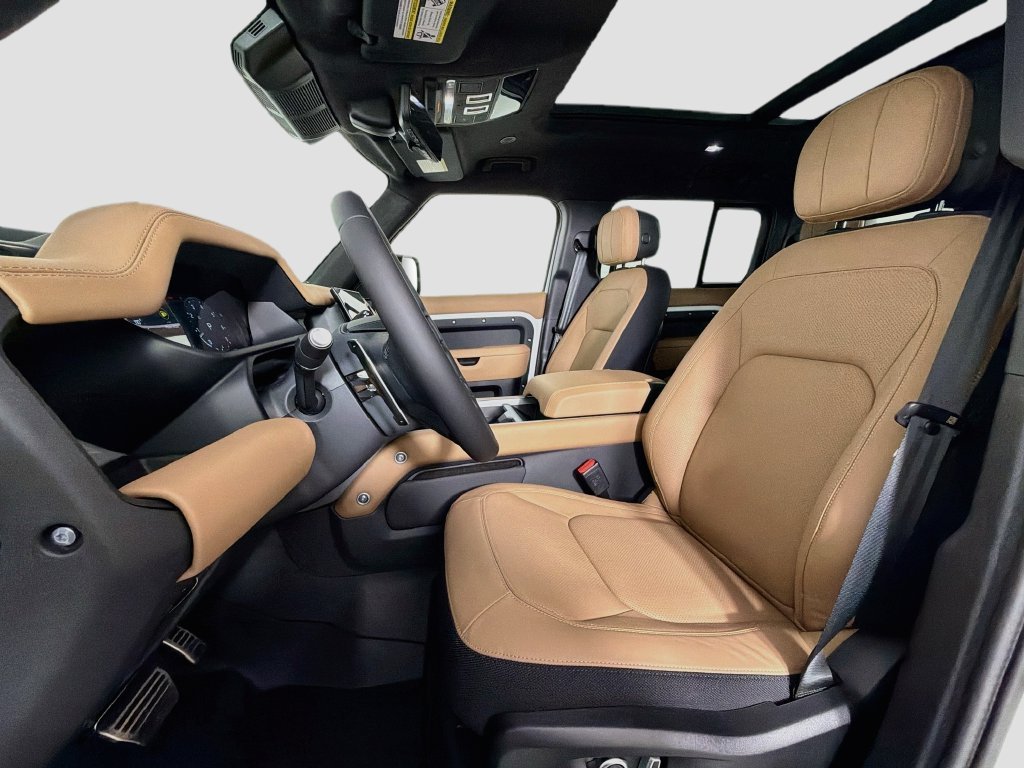New 2026 Fuji White Land Rover V8 image 22