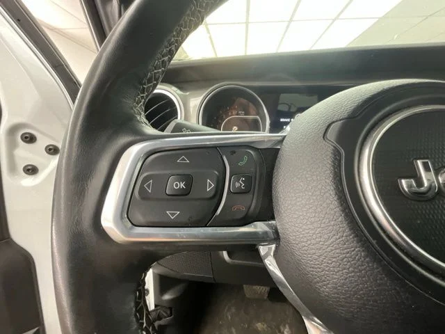 Used 2022 White Jeep Unlimited Sahara image 17
