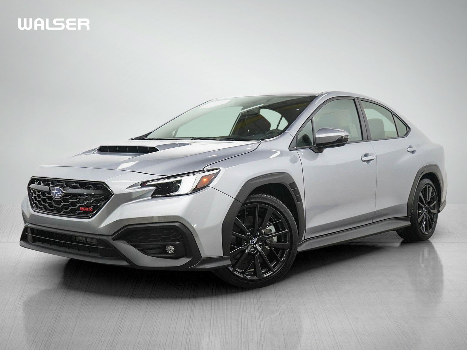 Used 2025 Ice Silver Metallic Subaru Limited image 1