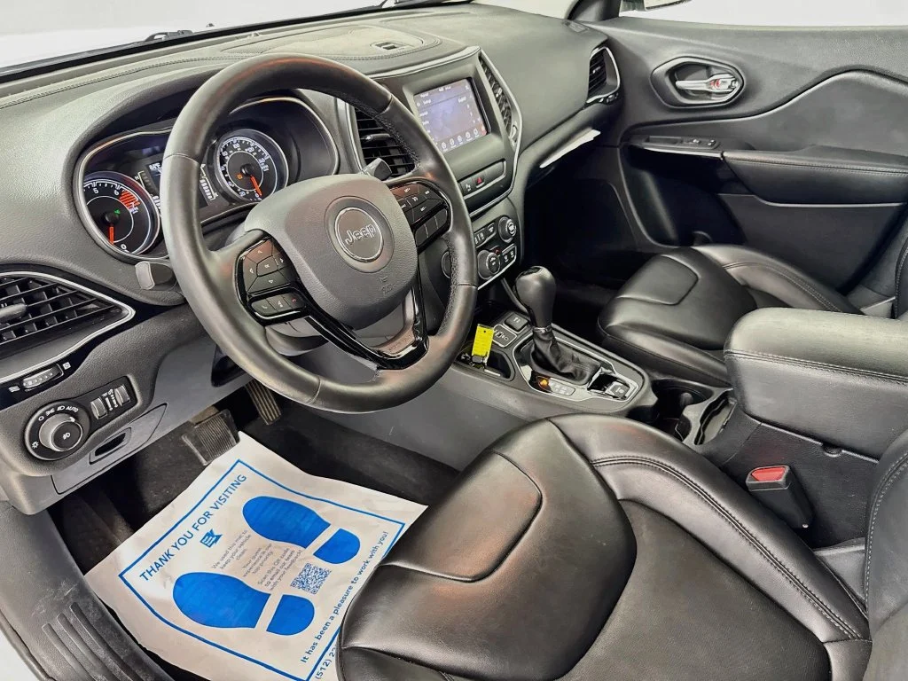 Used 2020 Bright White Clearcoat Jeep Latitude Plus image 10