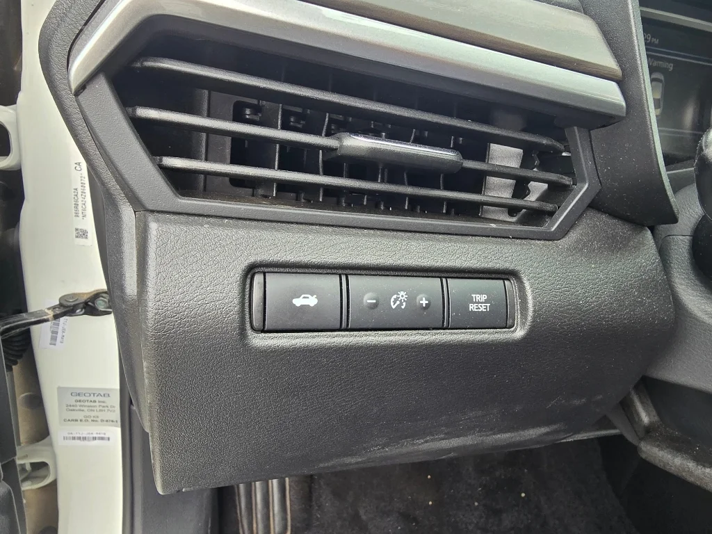 Used 2025 Glacier White Nissan SV image 17