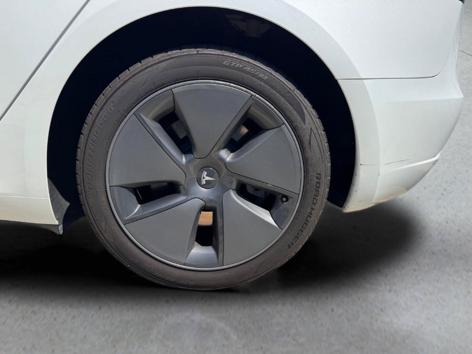 Used 2023  Tesla  image 5
