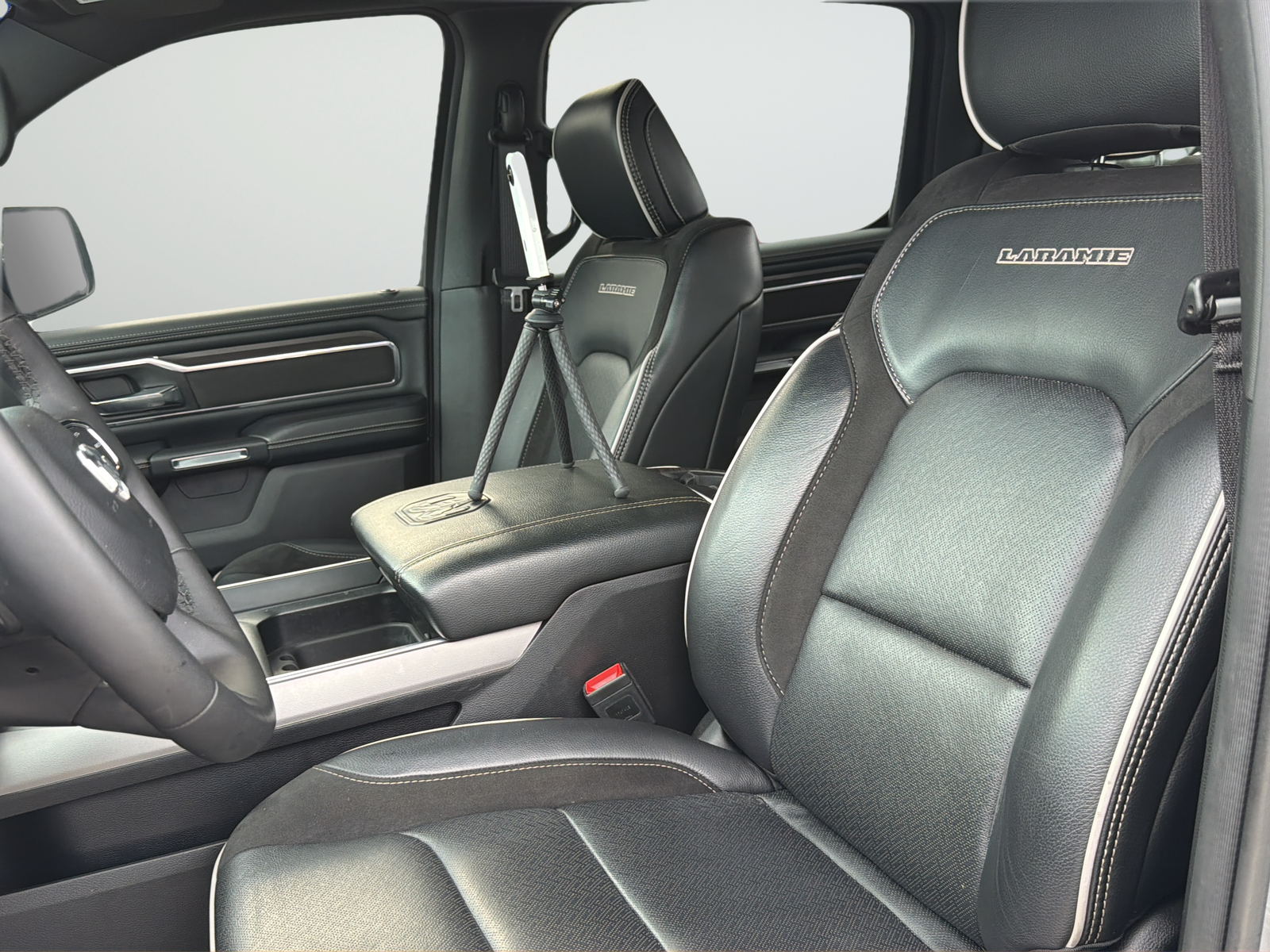 Used 2025 Silver Ram Laramie image 29
