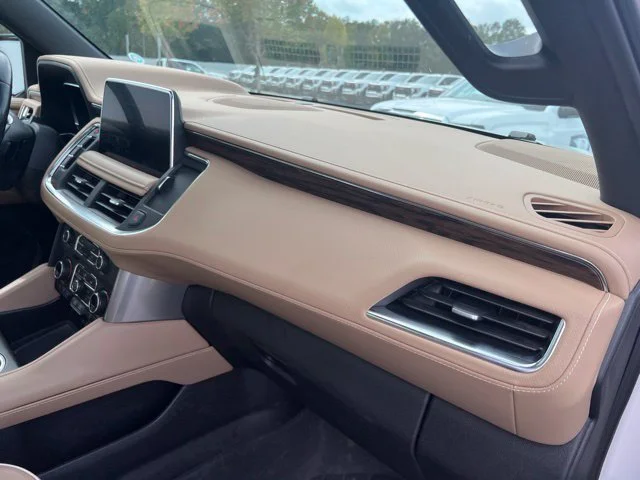 Used 2023 IRIDESCENT PEARL TRICOAT Chevrolet Premier image 17