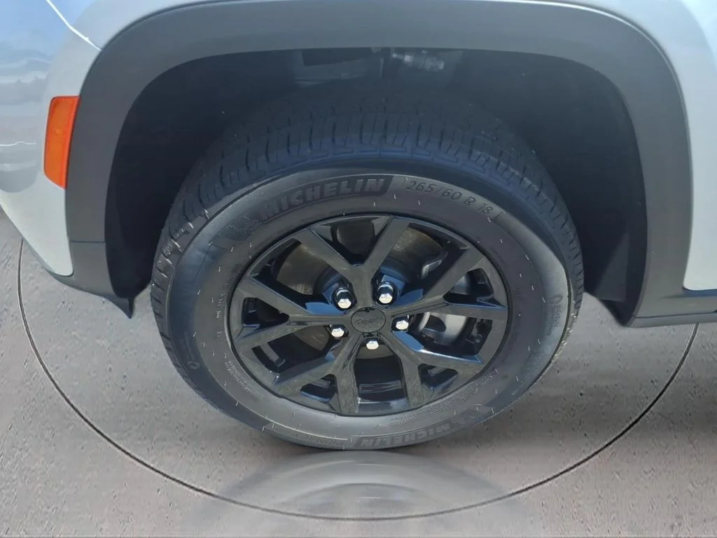 New 2026 Silver Zynith Jeep Altitude image 4