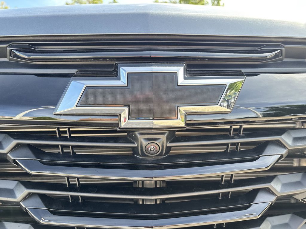 New 2027 Sterling Gray Metallic Chevrolet LT image 32
