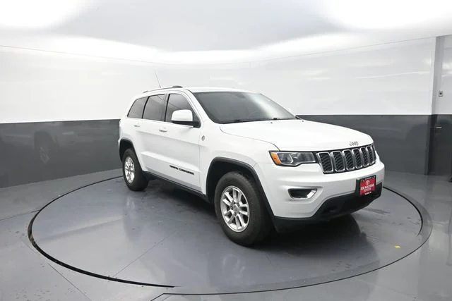 Used 2019 White Jeep Laredo E image 29