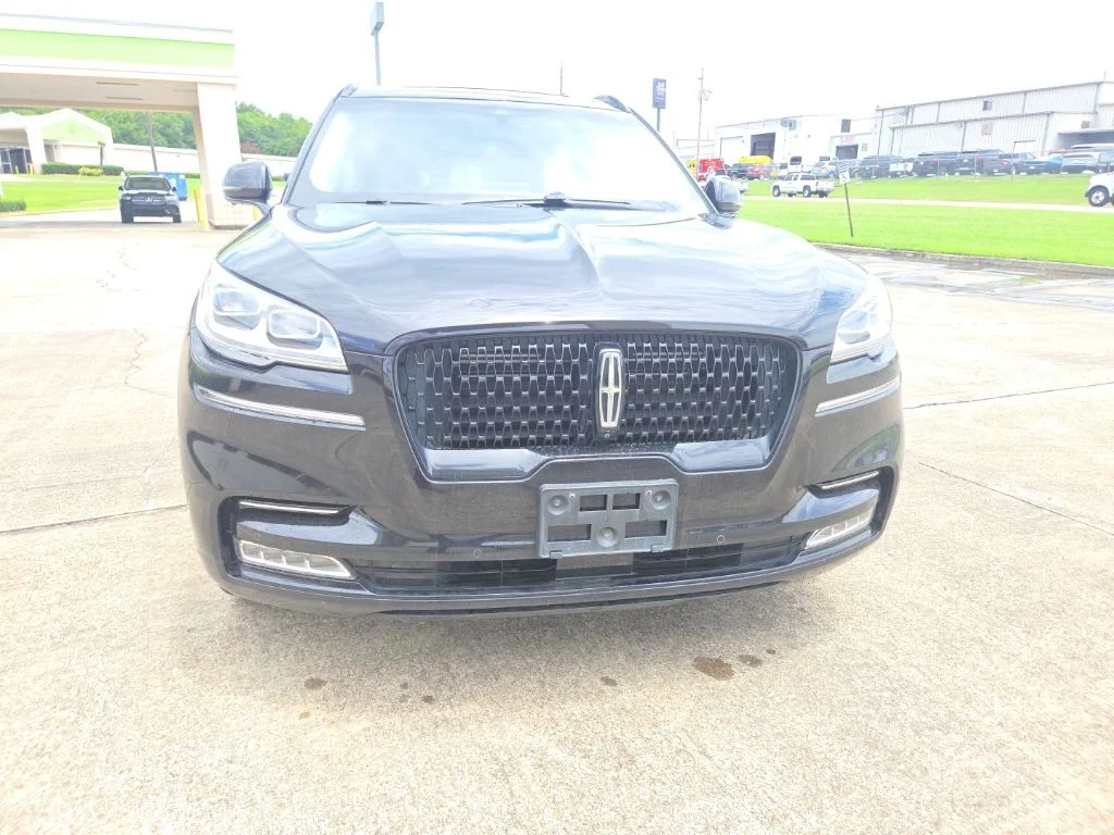 Used 2022 Black Metallic Lincoln Reserve image 2
