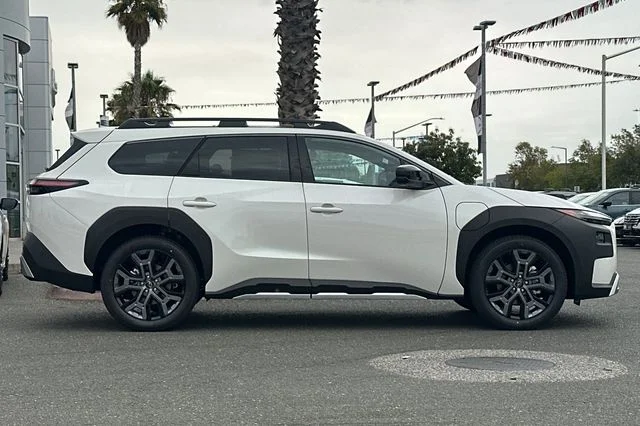New 2026 CRYSTAL WHITE PEARL Subaru Touring image 3