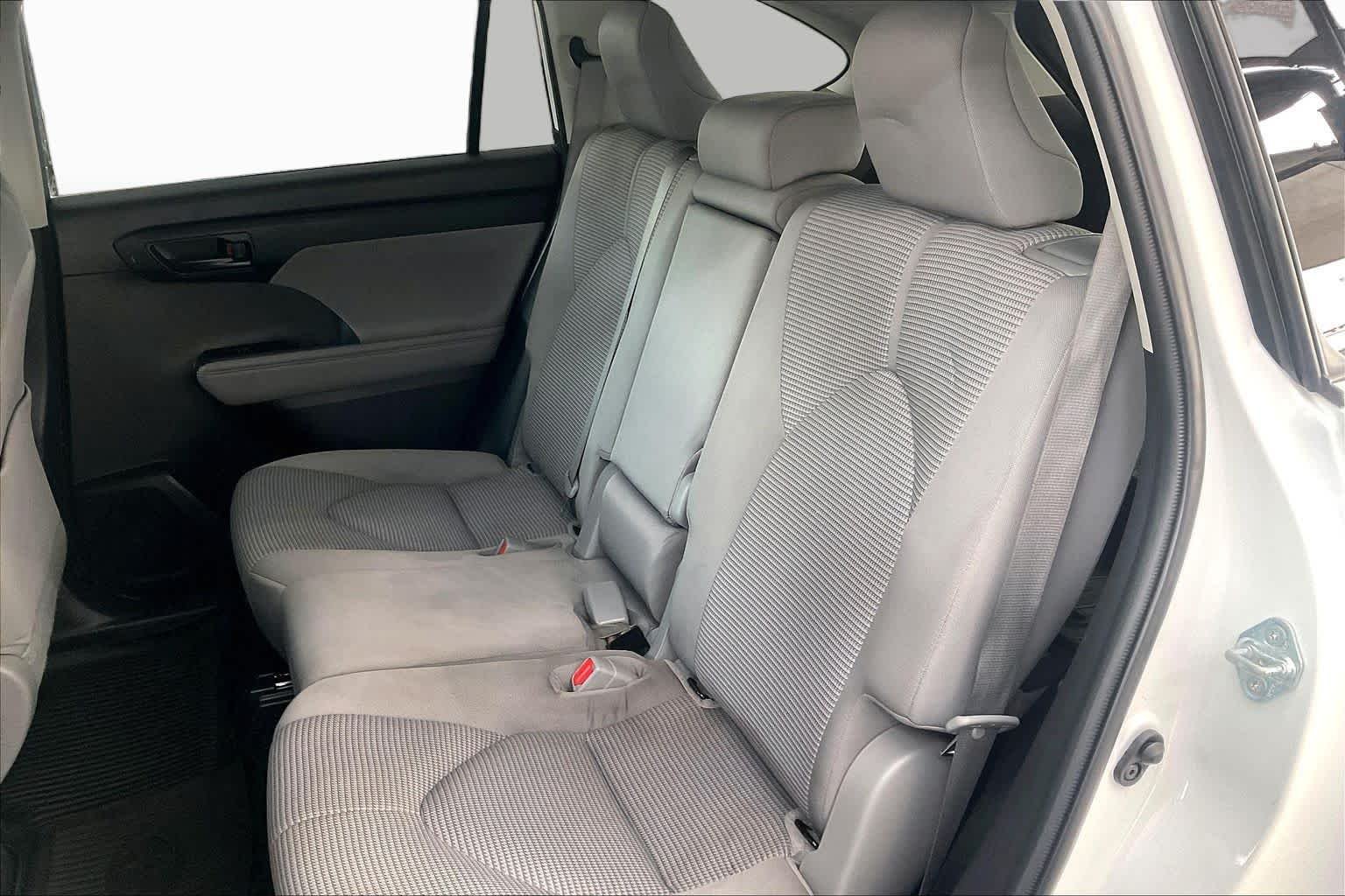 2022 Toyota Highlander L - Photo 21