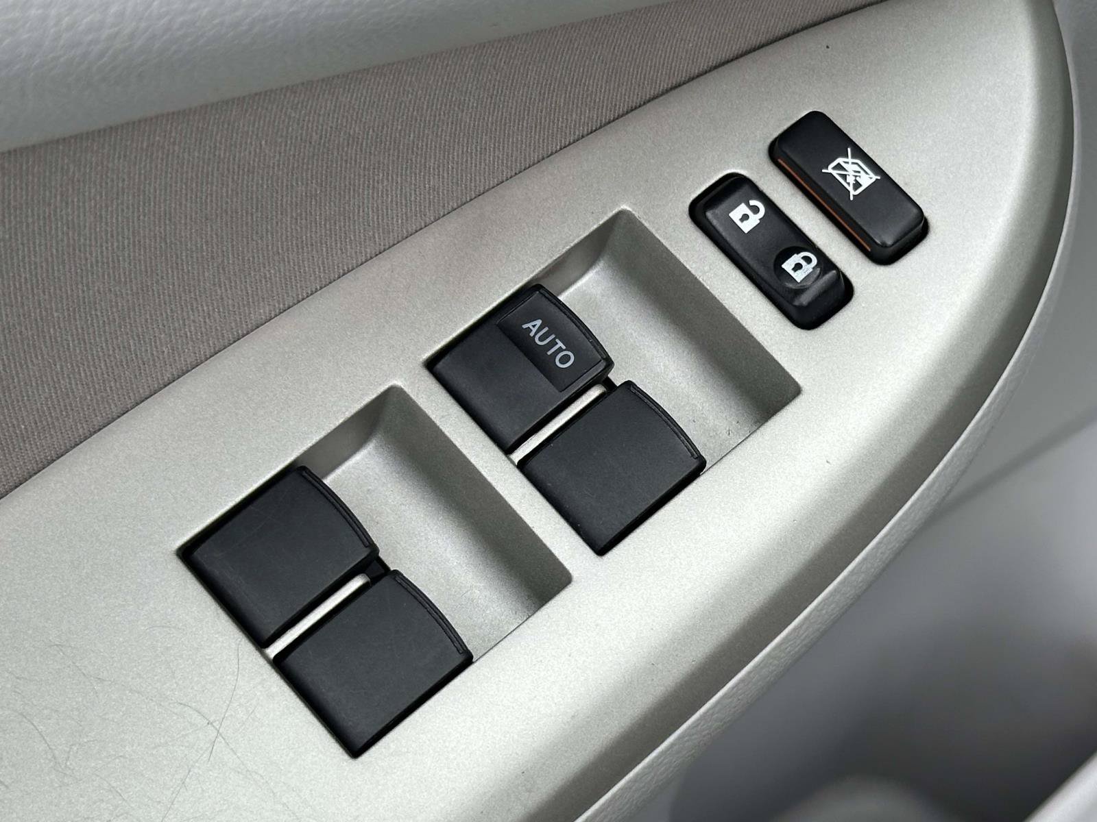 Used 2013 Gray Toyota LE image 21