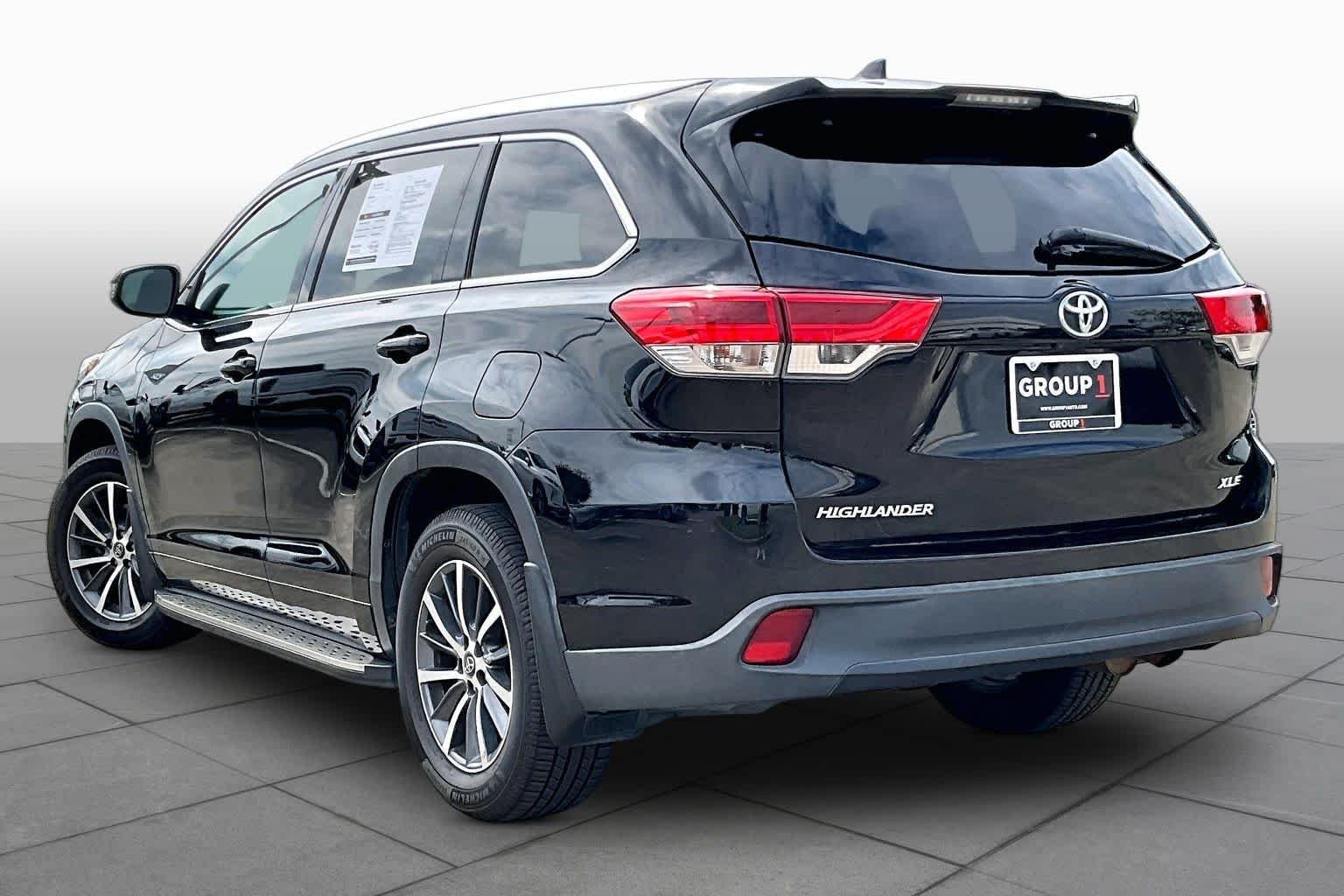 Used 2017 Midnight Black Metallic Toyota XLE image 11