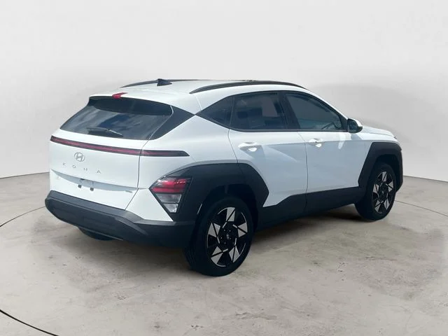 Used 2024 White Hyundai SEL image 5