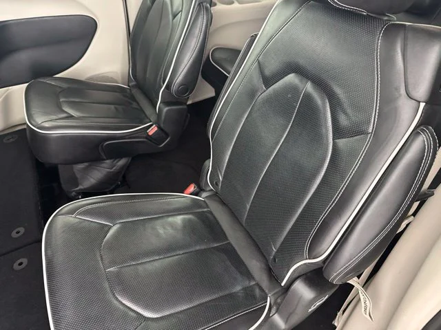 Used 2023 Black Chrysler Limited image 38