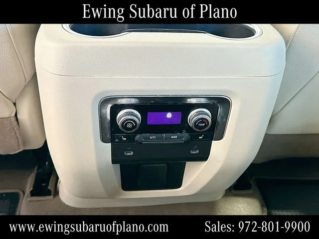 Used 2023 White GMC Denali image 27