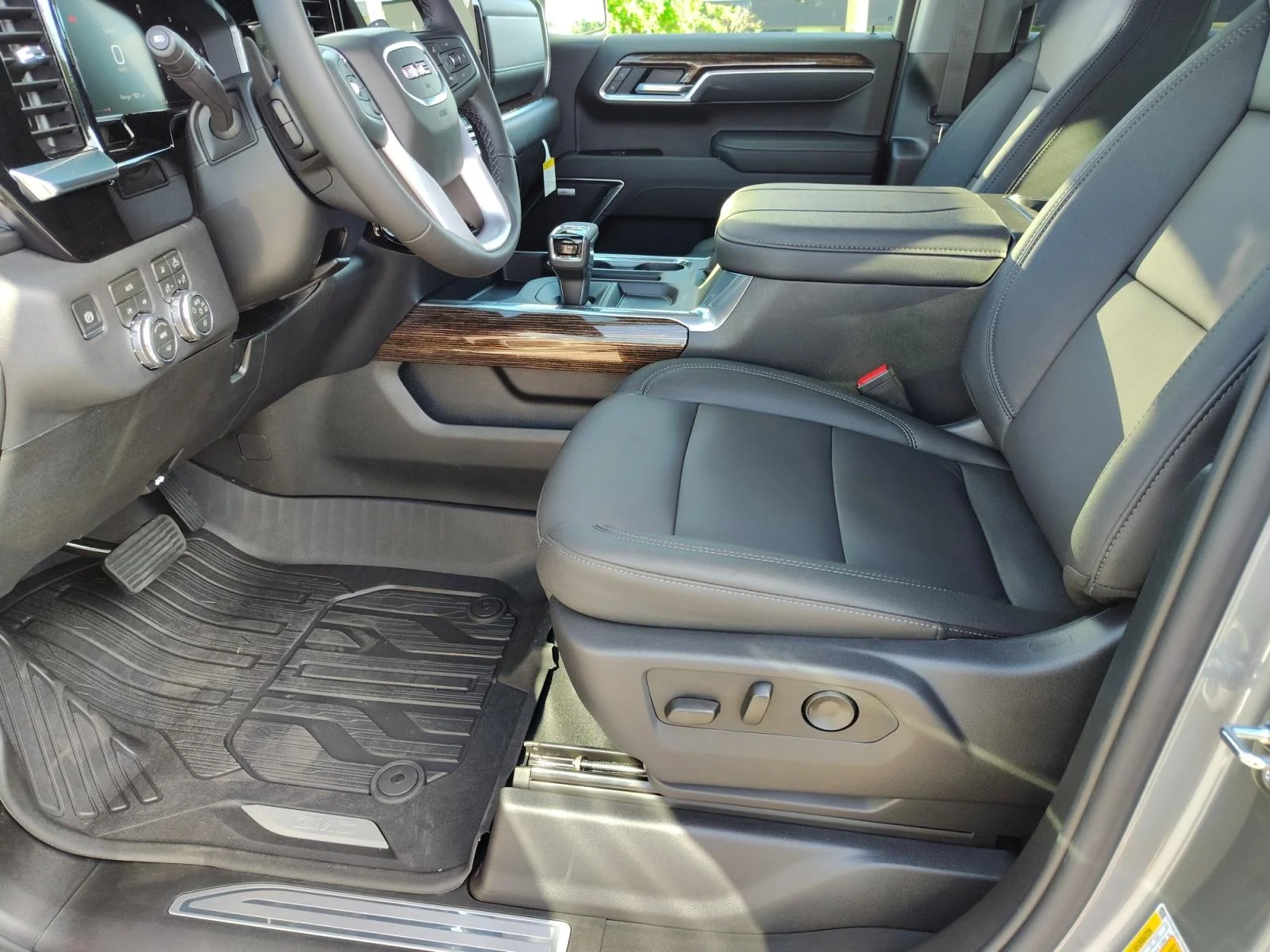 New 2026 Sterling Metallic GMC Elevation image 10