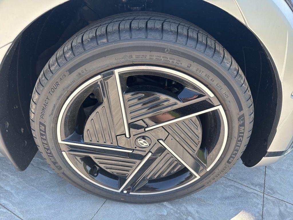 New 2026 Black Hyundai Limited image 12